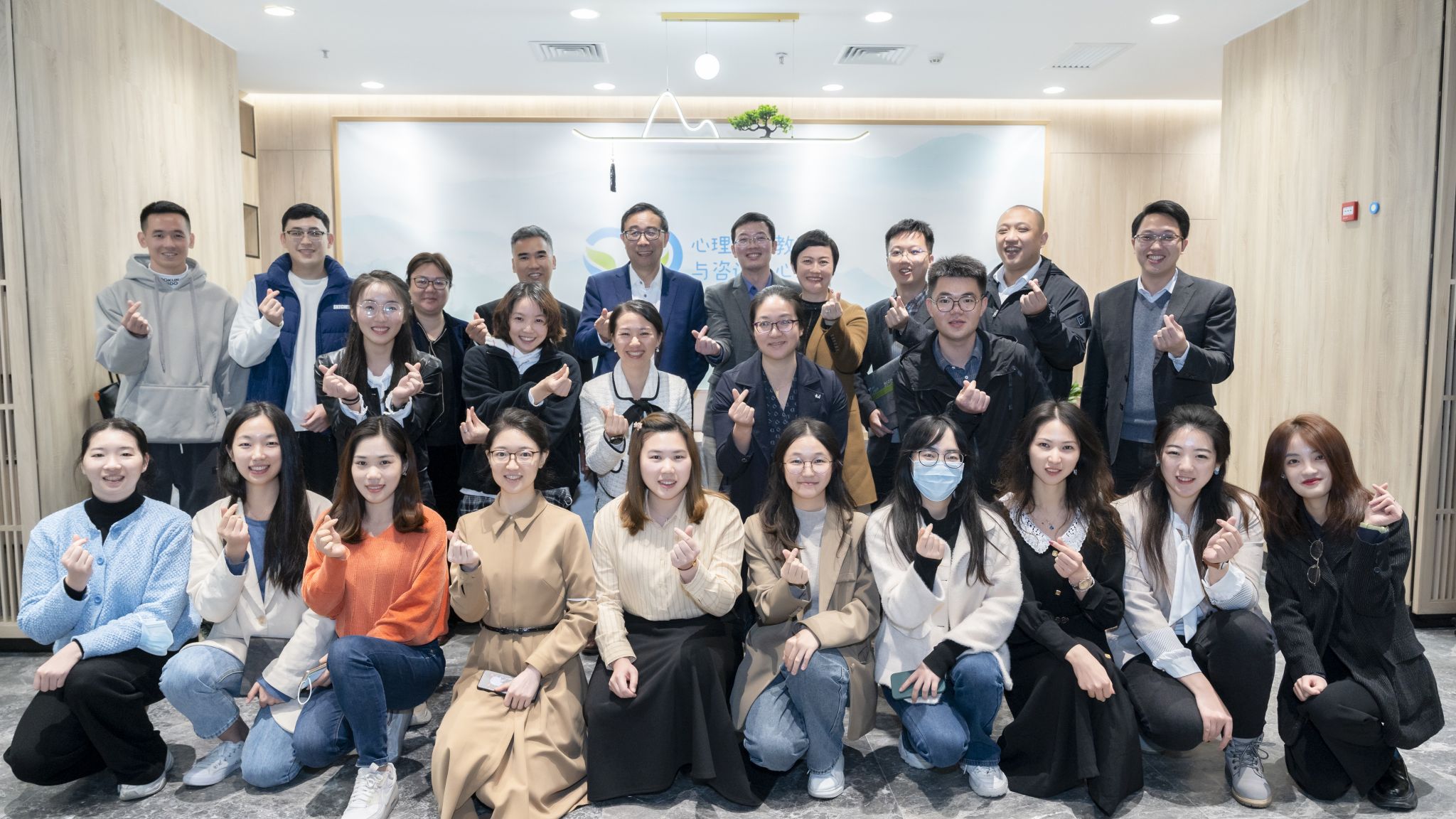 881D2C62887BF5C125EBA4CD022_3561A1E2_56ACB