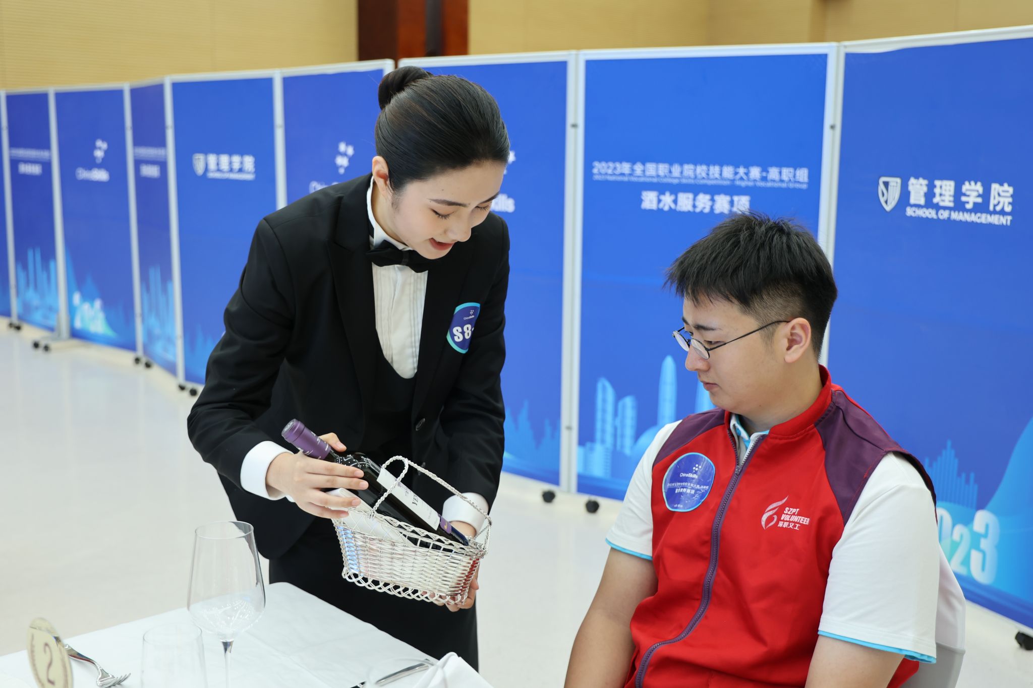 076841AB27B80BE25EC2E738E8B_E7B06DD8_359DF