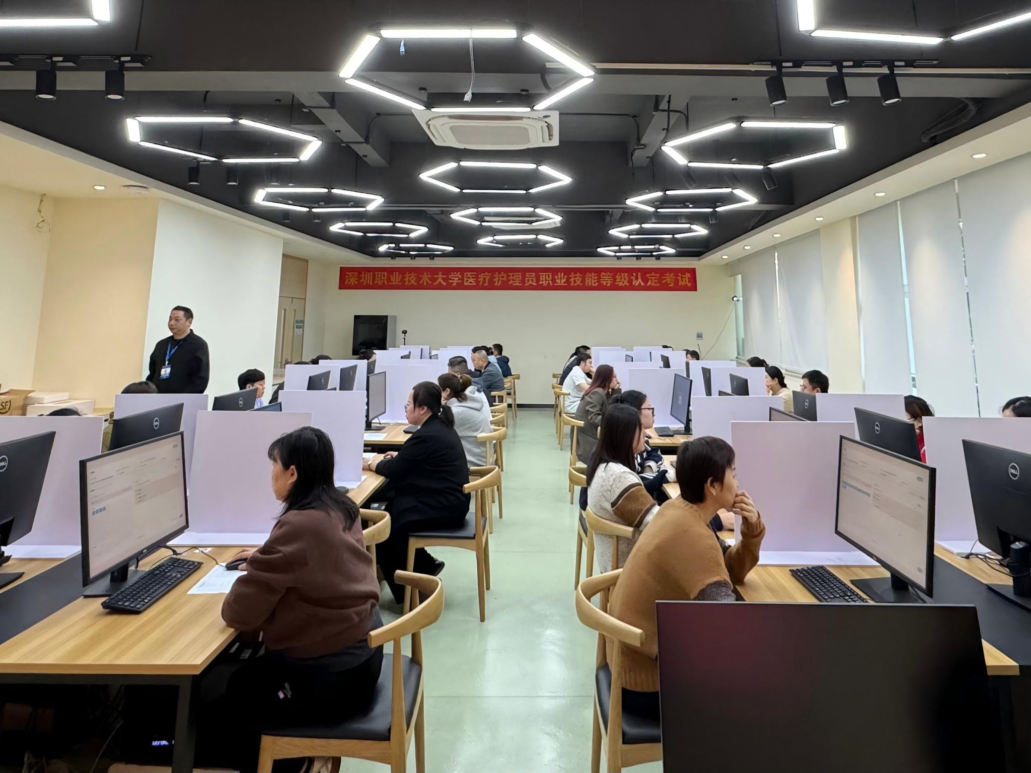 EC6121E3E9FF6BDDE24E33E5FD2_A276229B_4BCB7