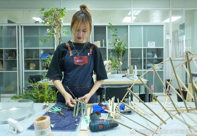 DAB7FC01A94347C1E01CA1CB833_A9C7F8B0_FEBD