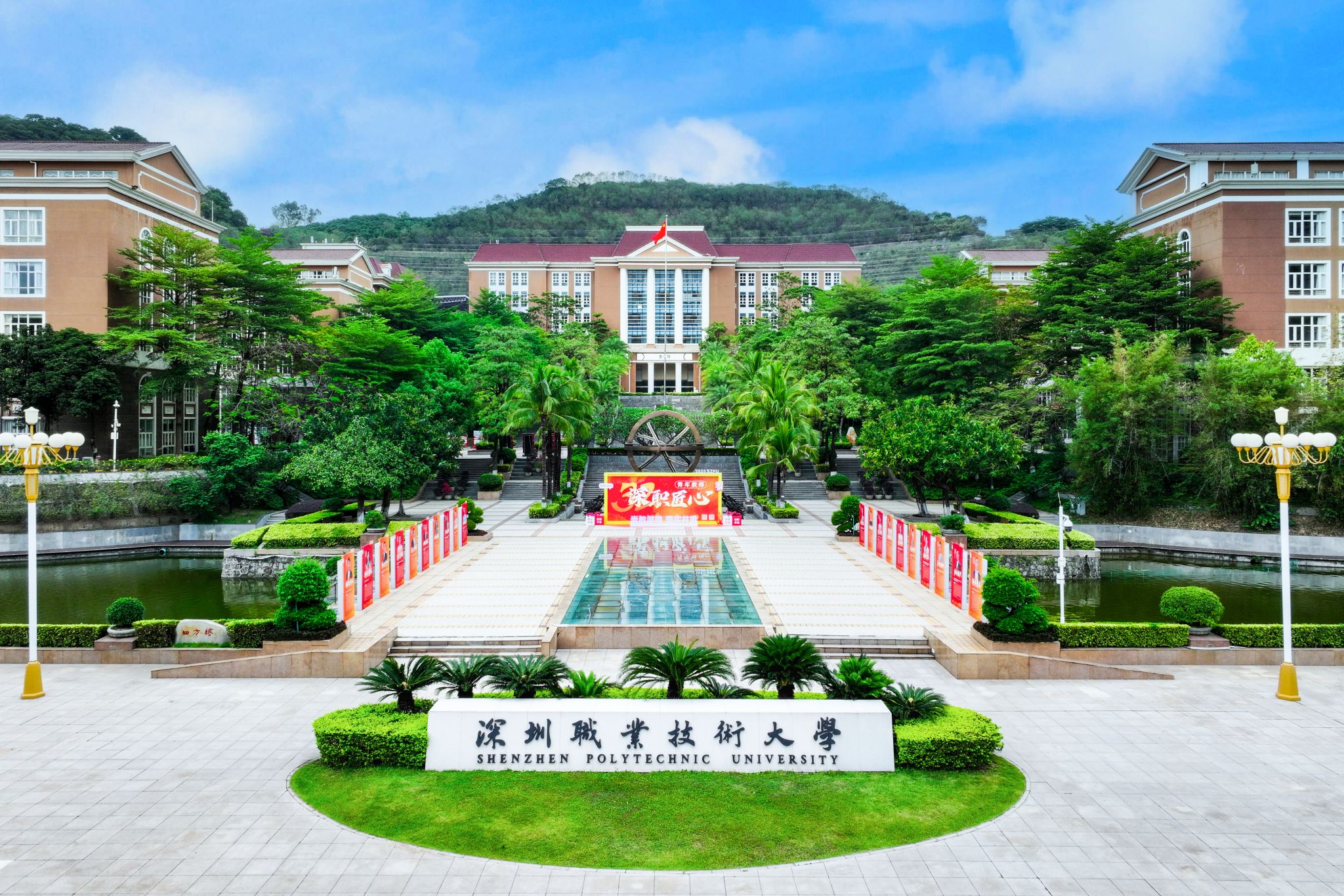 0FCED745DC2E2FC93F9F4CEBE05_0A4927B3_9D8B7